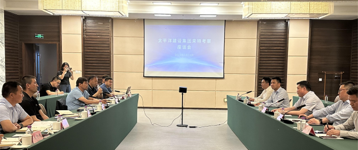 嚴(yán)昊主席同新疆伊犁哈薩克自治州特克斯縣委書(shū)記楊全國(guó)，縣長(zhǎng)阿里木斯·吾斯曼會(huì)談1.png