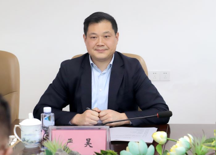 20250210嚴(yán)昊與廣東省雷州市委書記吳松江、市長閆嘉偉會談1.jpg
